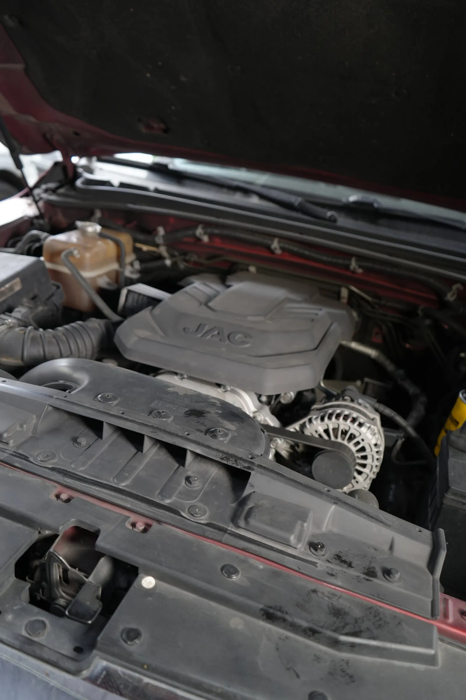 Motor diésel de una camioneta JAC